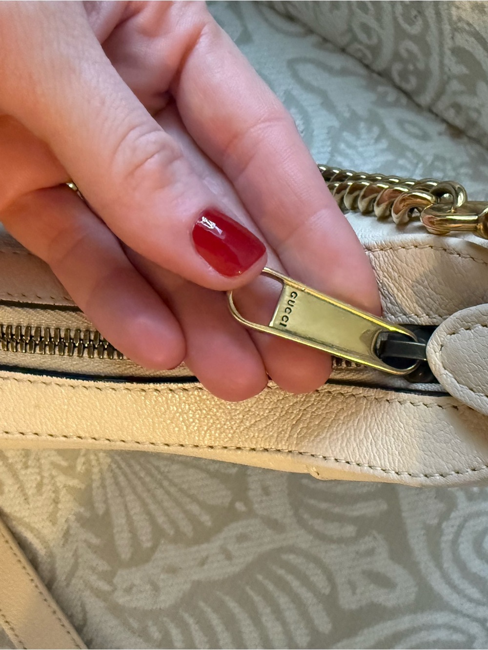 Gucci Aphrodite Small Shoulder Bag in Ecru - Picture 9 of 16